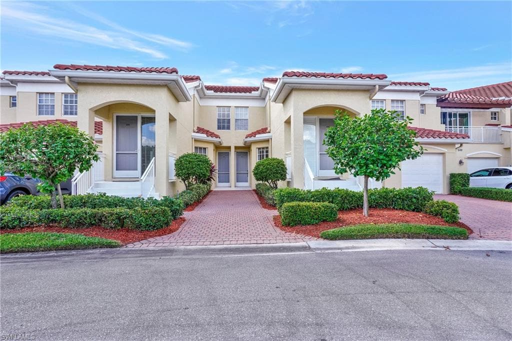 500 L Ambiance CIR 5-105 NAPLES, FL 34108