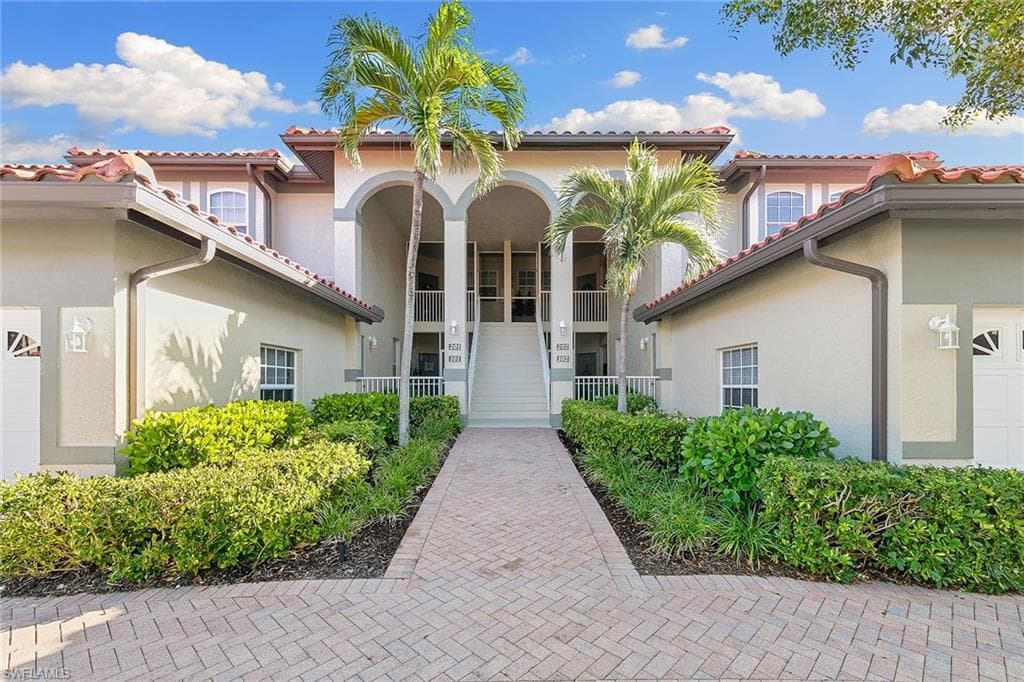 215 Waterside CIR 9-202 MARCO ISLAND, FL 34145