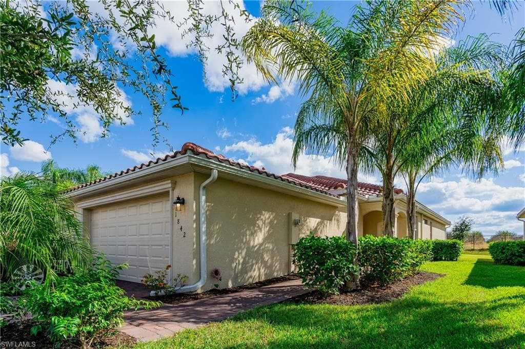 1842 Alameda DR NAPLES, FL 34120