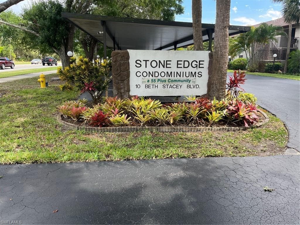 10 Beth Stacey BLVD 202 LEHIGH ACRES, FL 33936