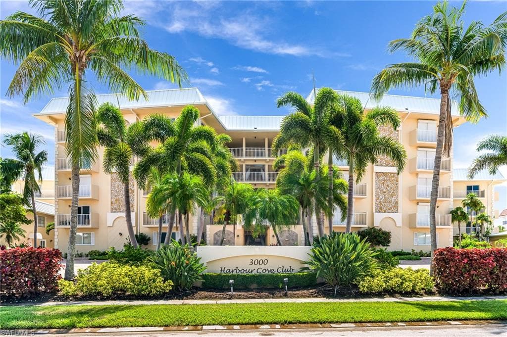 3000 Gulf Shore BLVD N 208 NAPLES, FL 34103