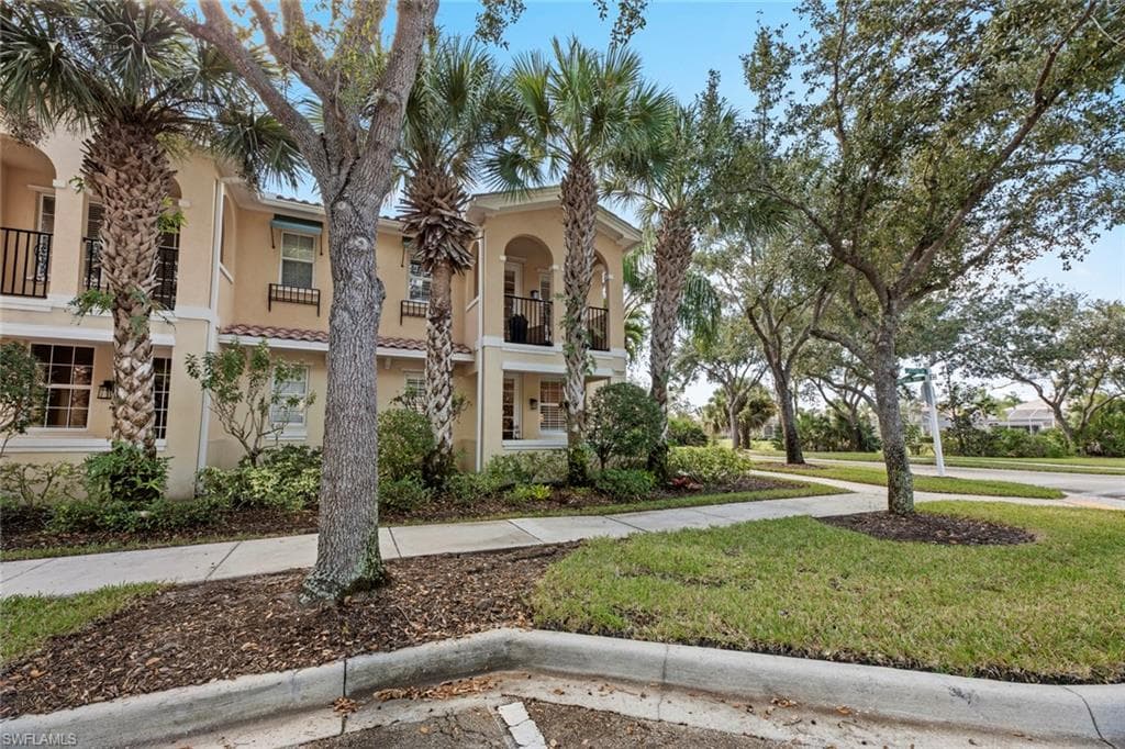 15561 Latitude DR BONITA SPRINGS, FL 34135