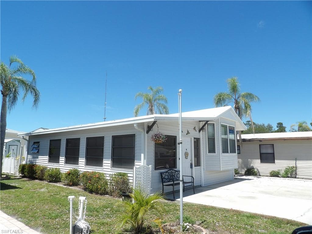 20128 Plum Tree LN ESTERO, FL 33928
