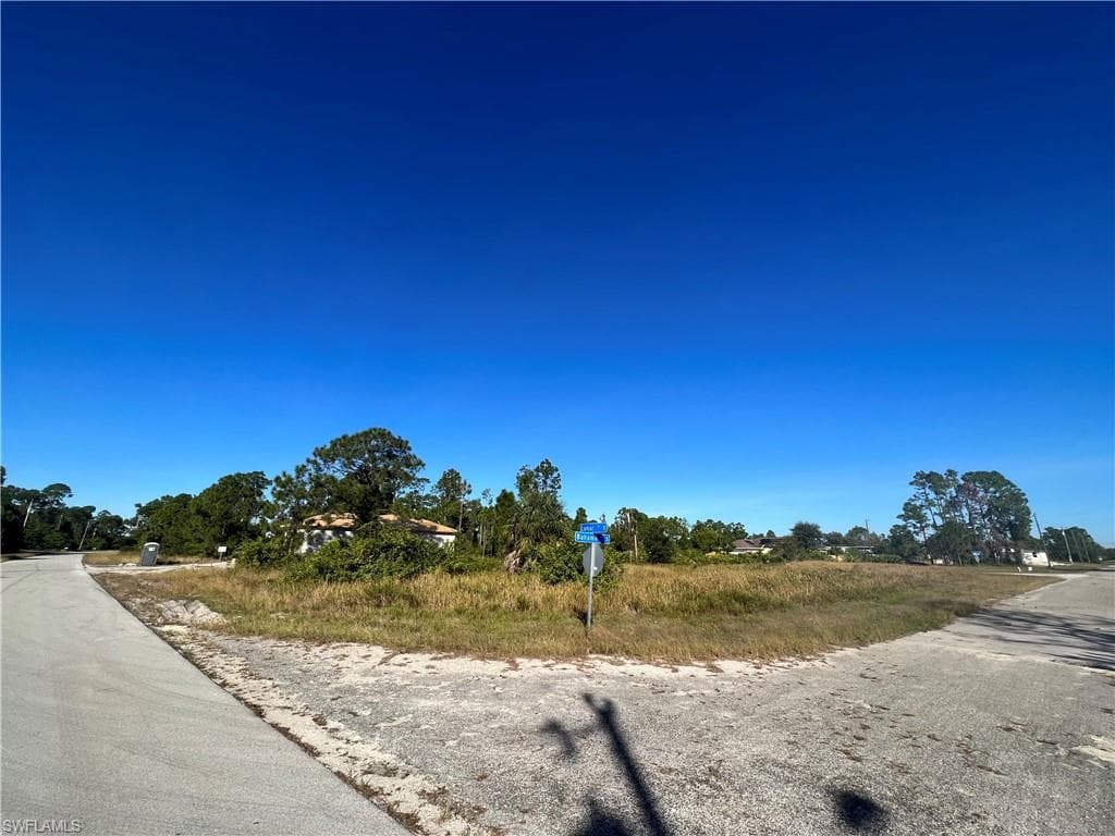 729 Lamar ST E LEHIGH ACRES, FL 33974