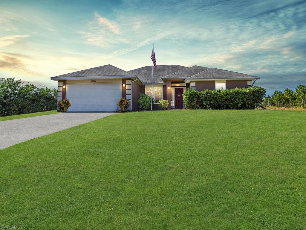 1319 Oak AVE LEHIGH ACRES, FL 33972