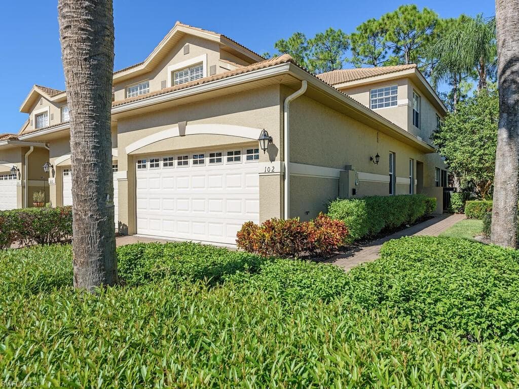 3983 Bishopwood CT W 102 NAPLES, FL 34114
