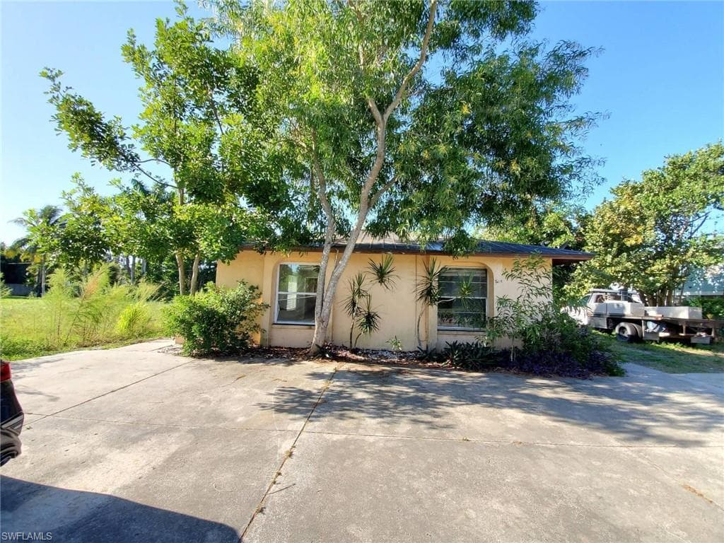 5443 Avenue E BOKEELIA, FL 33922