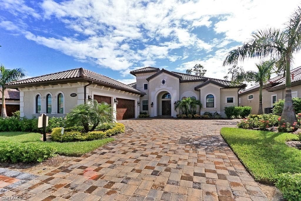 6645 Costa CIR NAPLES, FL 34113