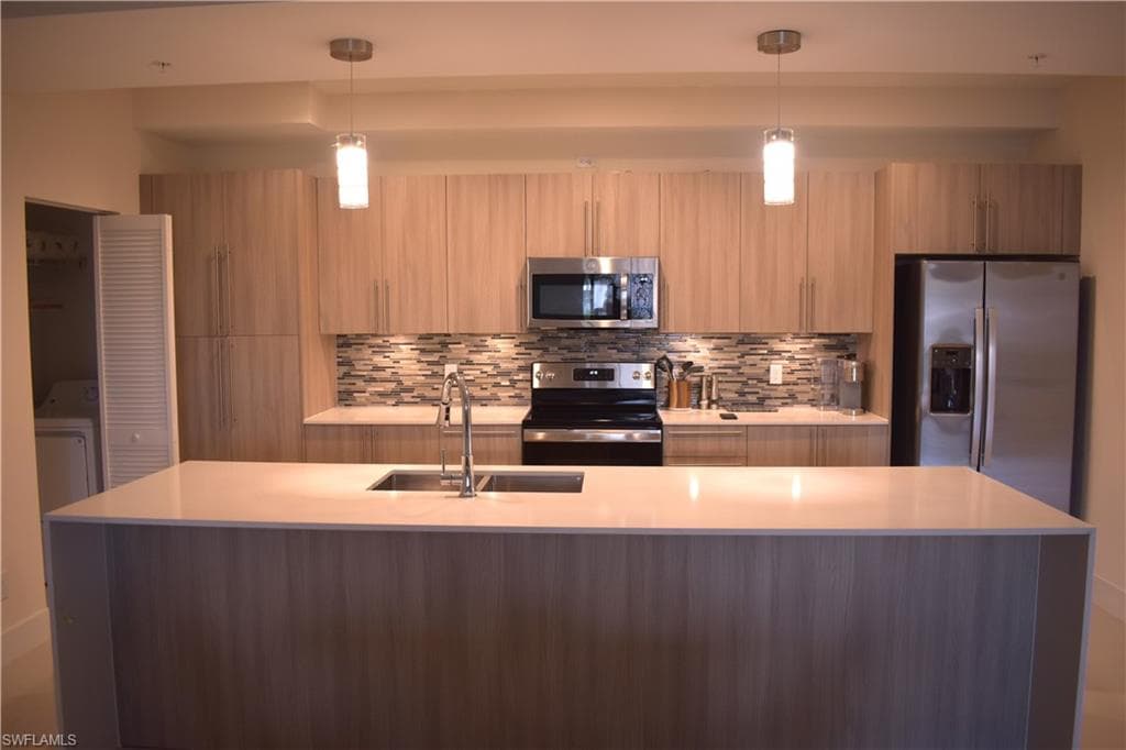 15901 Royal Pointe LN 304 FORT MYERS, FL 33908