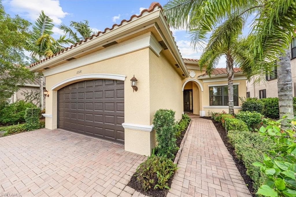 13576 Mandarin CIR NAPLES, FL 34109