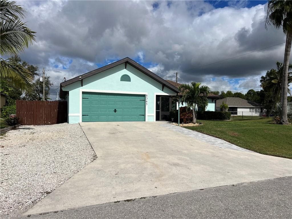 8365 Bahamas RD FORT MYERS, FL 33967