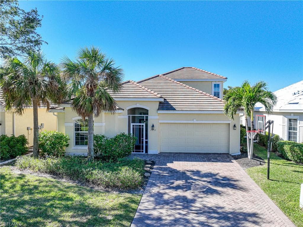 2452 Blackburn CIR CAPE CORAL, FL 33991
