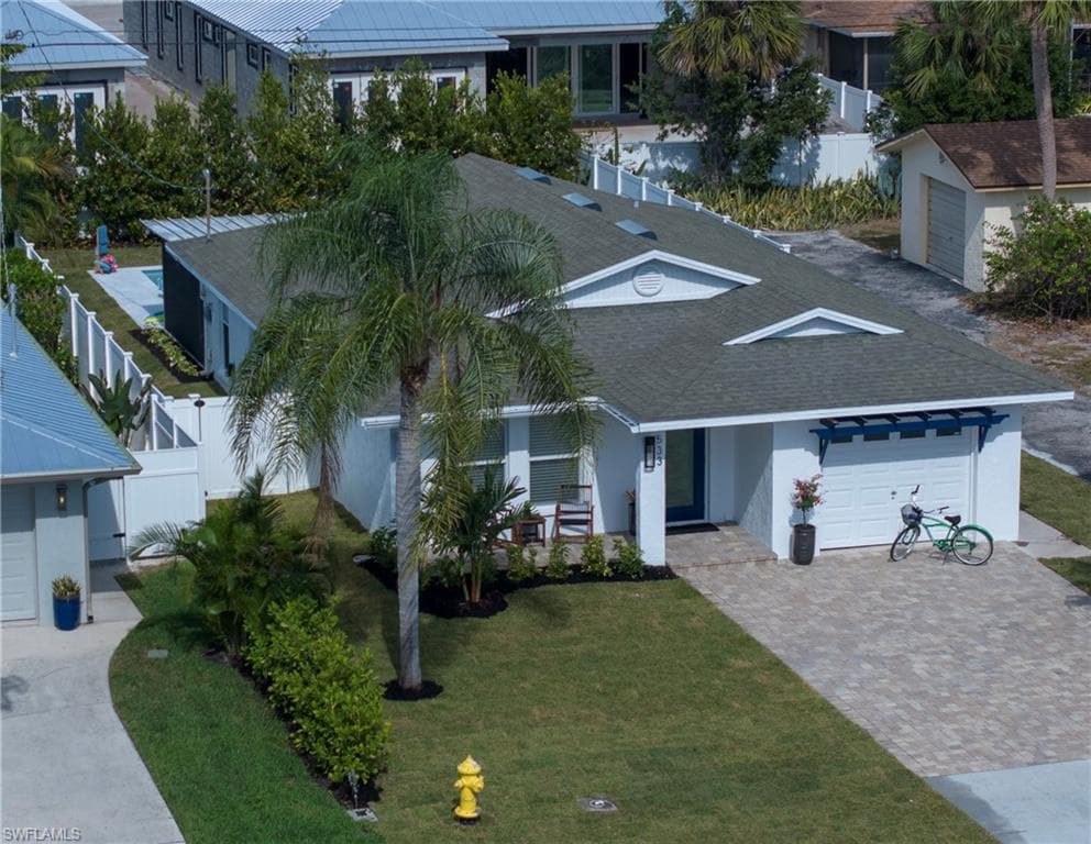 533 106th AVE N NAPLES, FL 34108