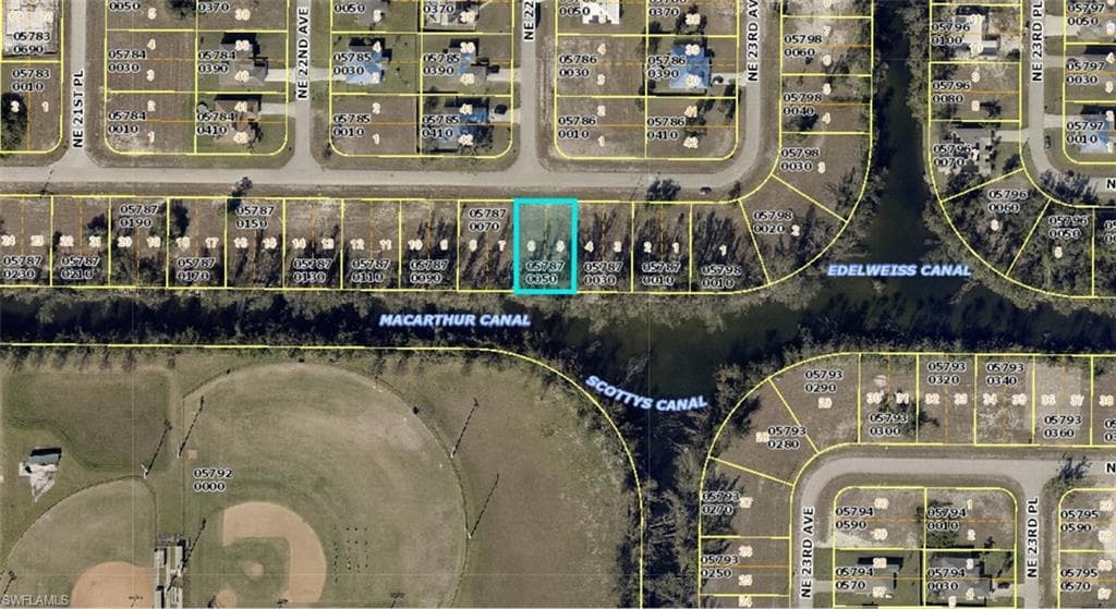 2216 NE 39th TER CAPE CORAL, FL 33909