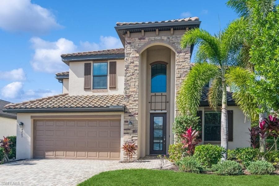 9203 Shadow Oak LN NAPLES, FL 34120