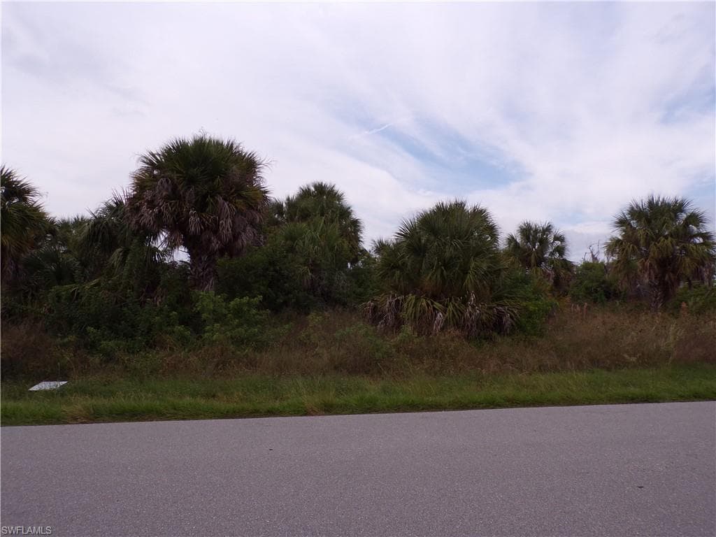 2375 McPhearson DR PORT CHARLOTTE, FL 33953
