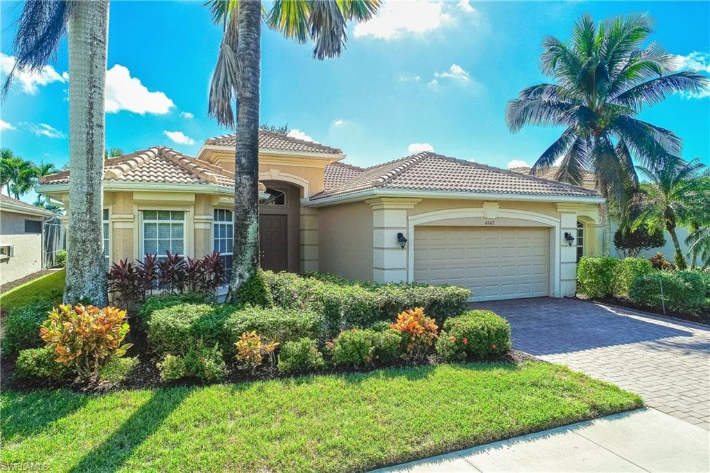 4943 Cerromar DR NAPLES, FL 34112