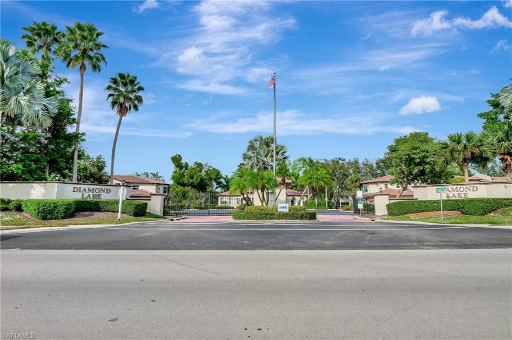 200 Diamond CIR 208 NAPLES, FL 34110