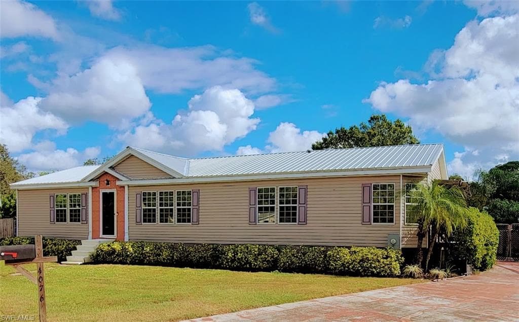 4076 Blue Cypress CT LABELLE, FL 33935