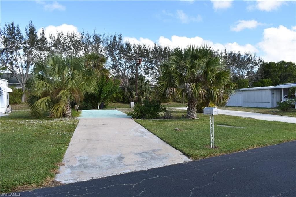 571 Palm DR NAPLES, FL 34114