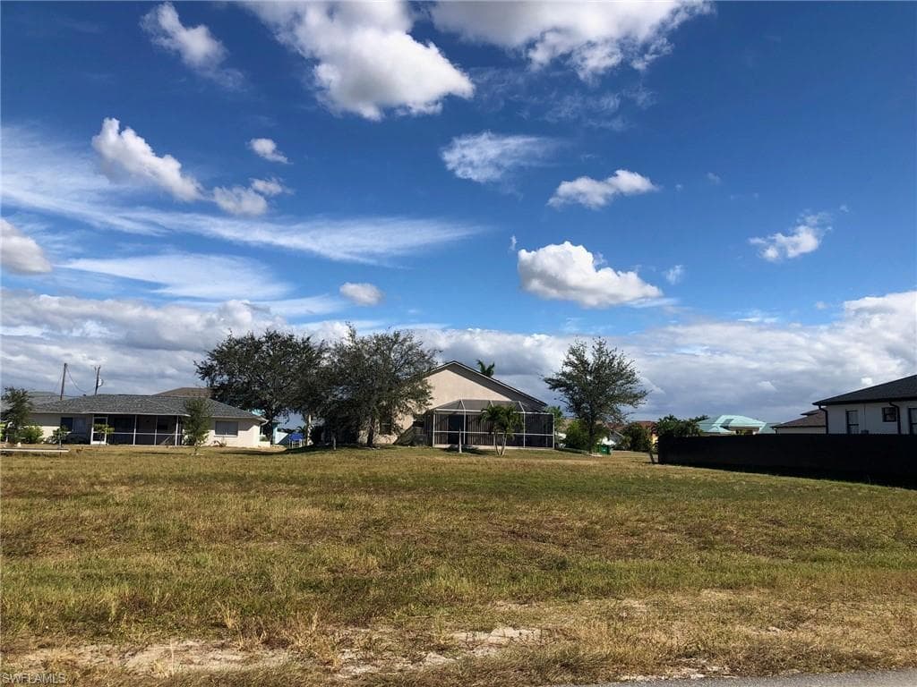 105 SW 33rd PL CAPE CORAL, FL 33991