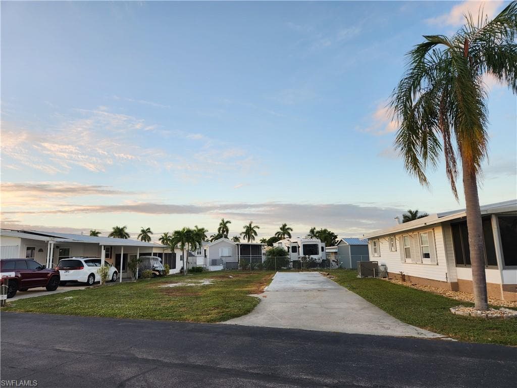 211 Derwent BLVD FORT MYERS, FL 33908