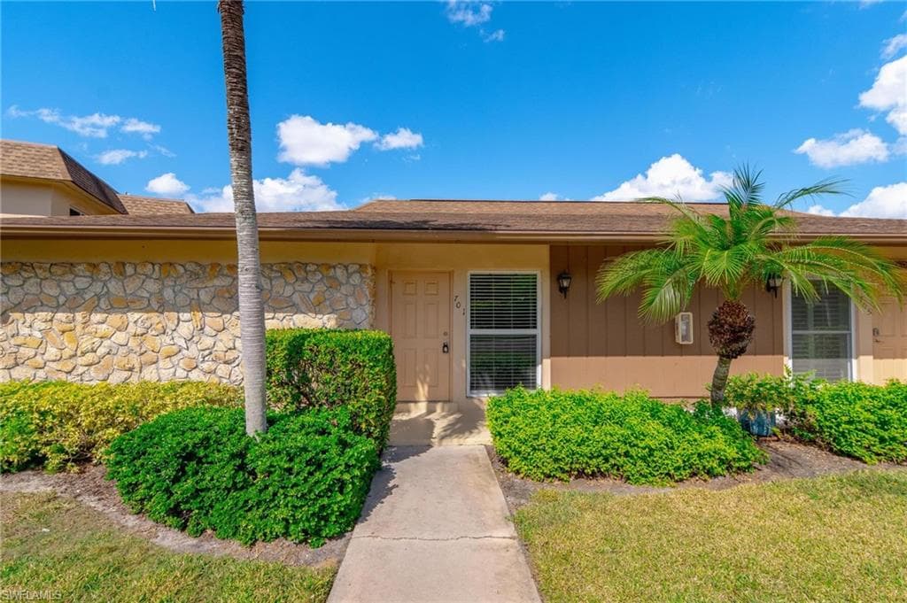 701 Palm View DR NAPLES, FL 34110