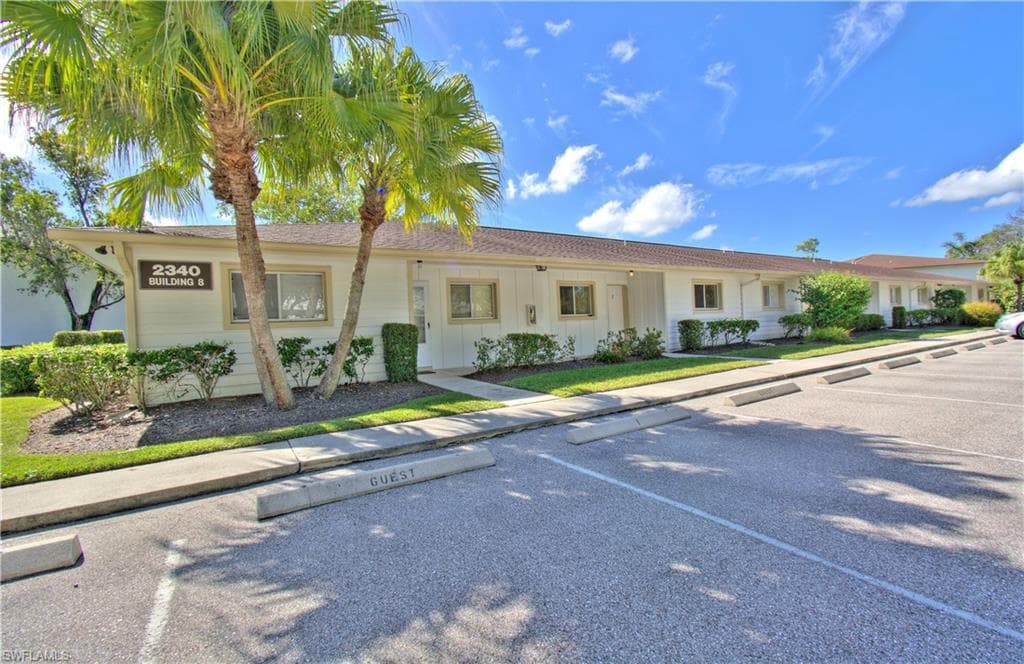 2340 Naples Trace CIR 8-802 NAPLES, FL 34109