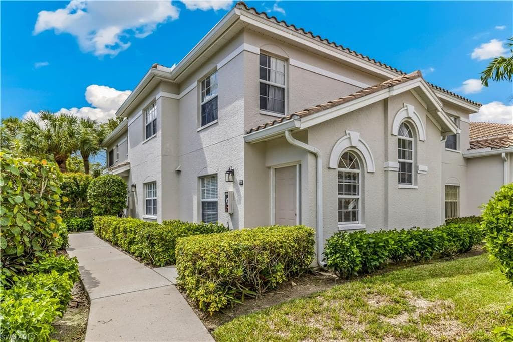 6927 Satinleaf RD N 101 NAPLES, FL 34109
