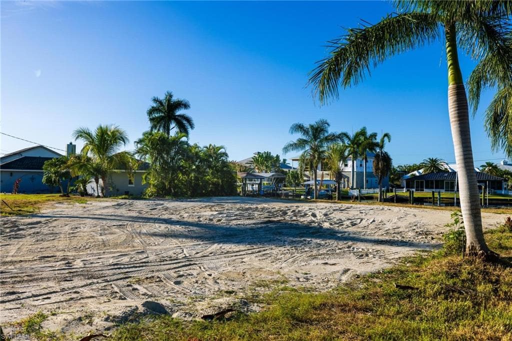 6233 Plumosa AVE FORT MYERS, FL 33908
