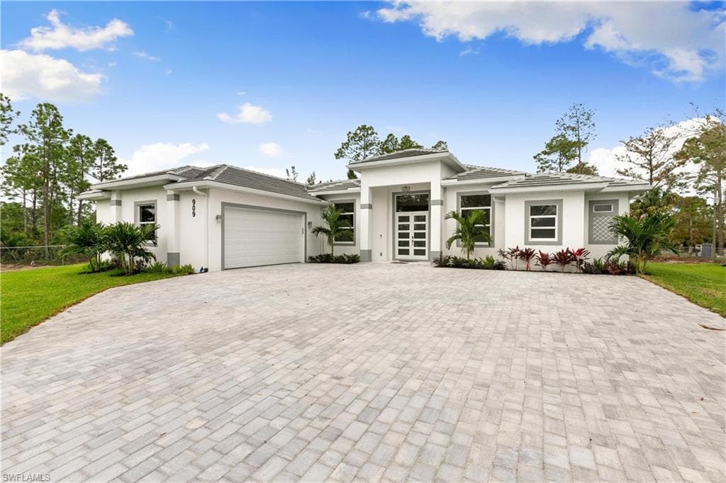 909 8th ST SE NAPLES, FL 34117