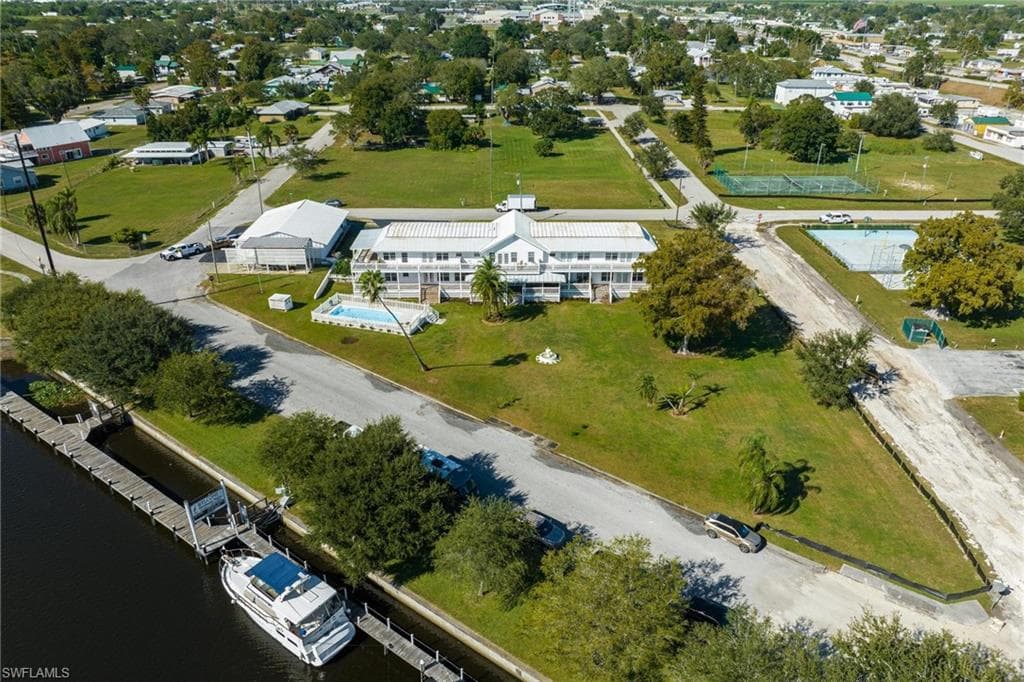 300 1st ST MOORE HAVEN, FL 33471
