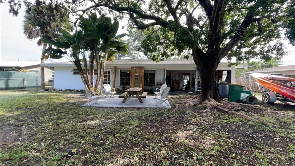 2215 41st TER SW NAPLES, FL 34116