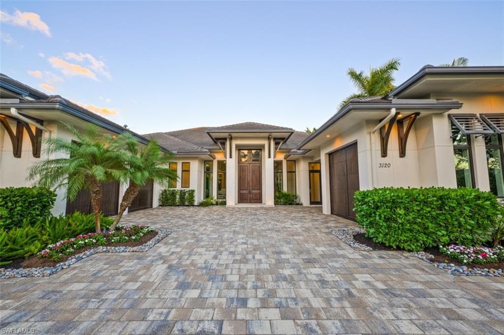 3120 CRAYTON RD NAPLES, FL 34103