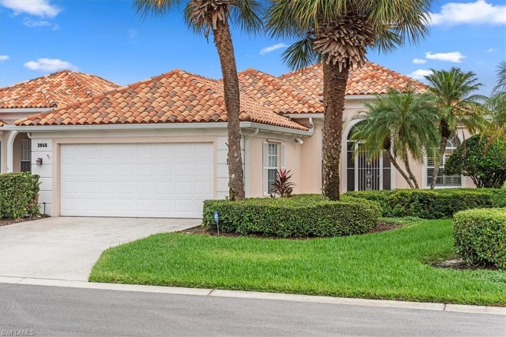 3956 Isla Ciudad CT NAPLES, FL 34109