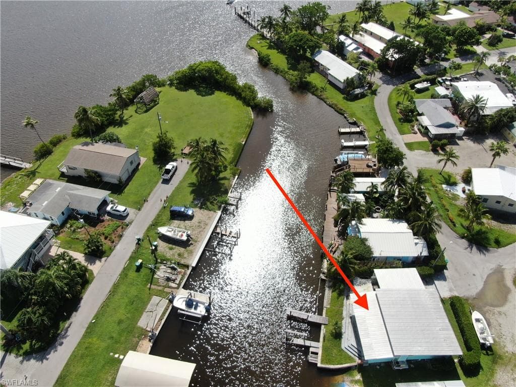 311 Pettit DR GOODLAND, FL 34140