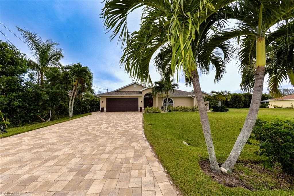 1724 SW 54th LN CAPE CORAL, FL 33914