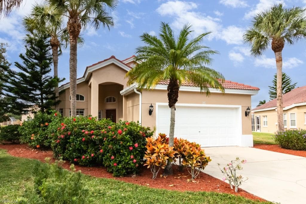 195 Lady Palm DR NAPLES, FL 34104