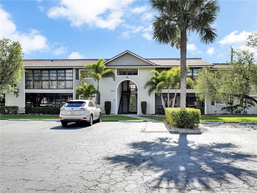 8101 Woods CIR 10 FORT MYERS, FL 33919