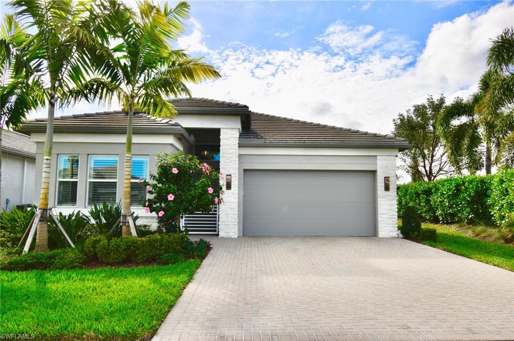 11555 Jacaranda DR NAPLES, FL 34120
