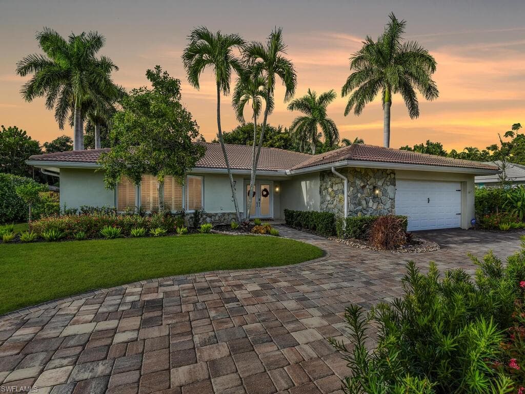725 Old Trail DR NAPLES, FL 34103