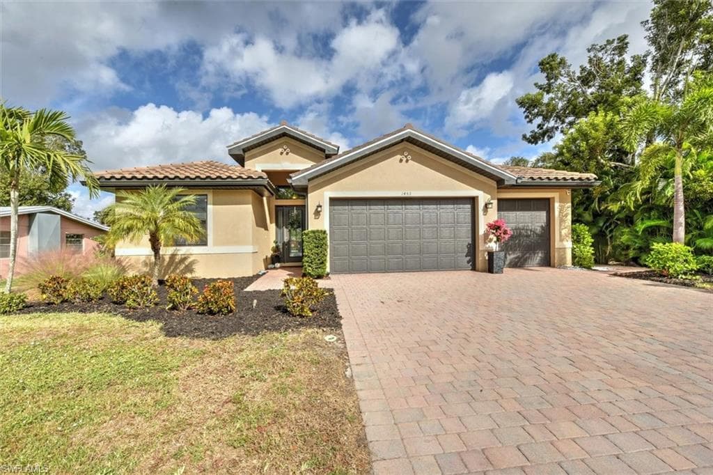 1453 Alhambra DR FORT MYERS, FL 33901