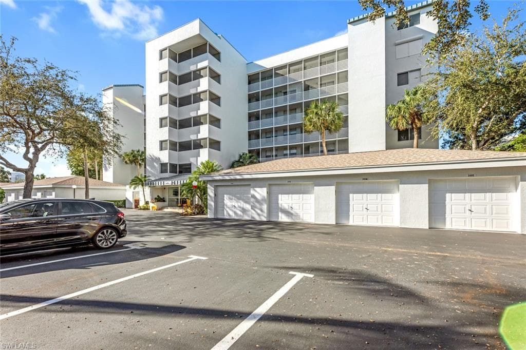 290 NAPLES COVE DR 2202 NAPLES, FL 34110