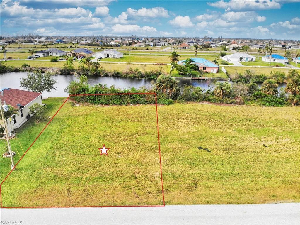 208 NW 29th PL CAPE CORAL, FL 33993