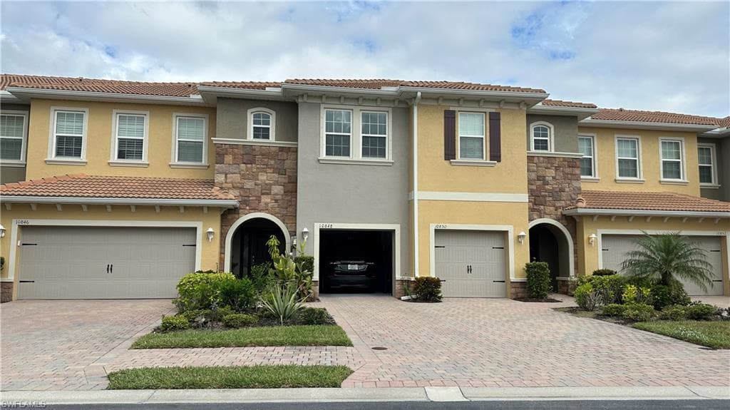 10848 Alvara Point DR BONITA SPRINGS, FL 34135