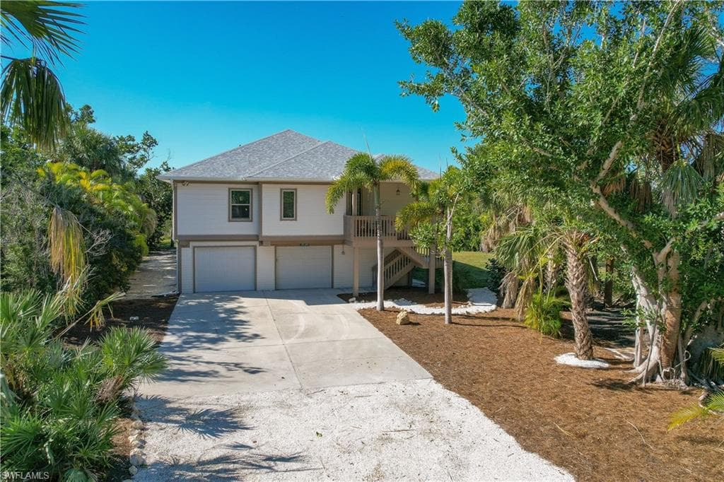 2130 Sunset CIR SANIBEL, FL 33957