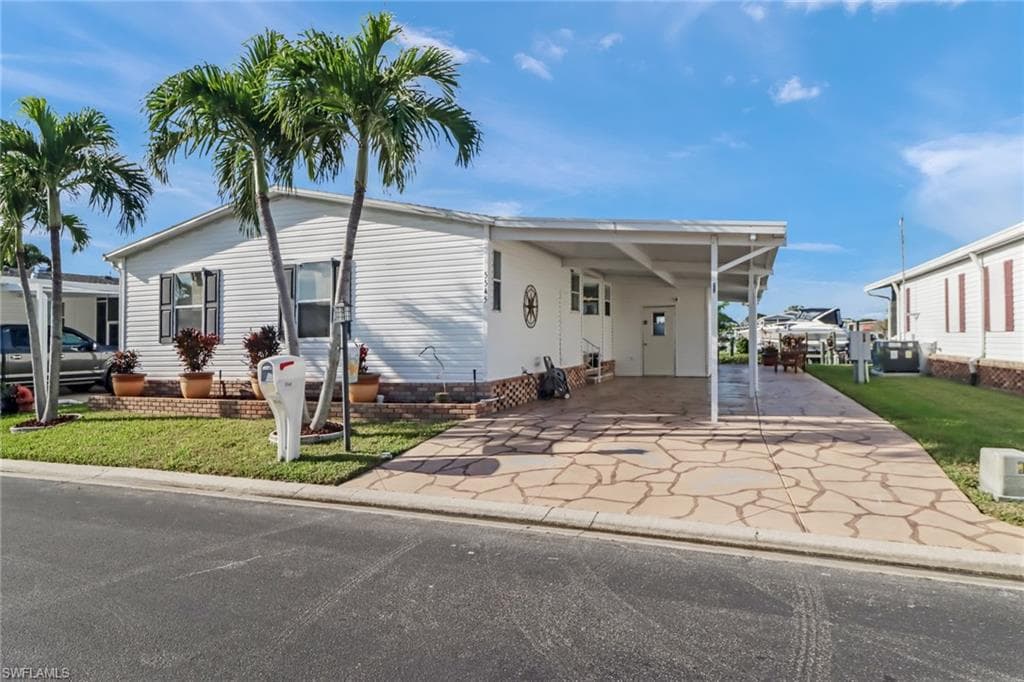 5545 Adam DR NORTH FORT MYERS, FL 33917