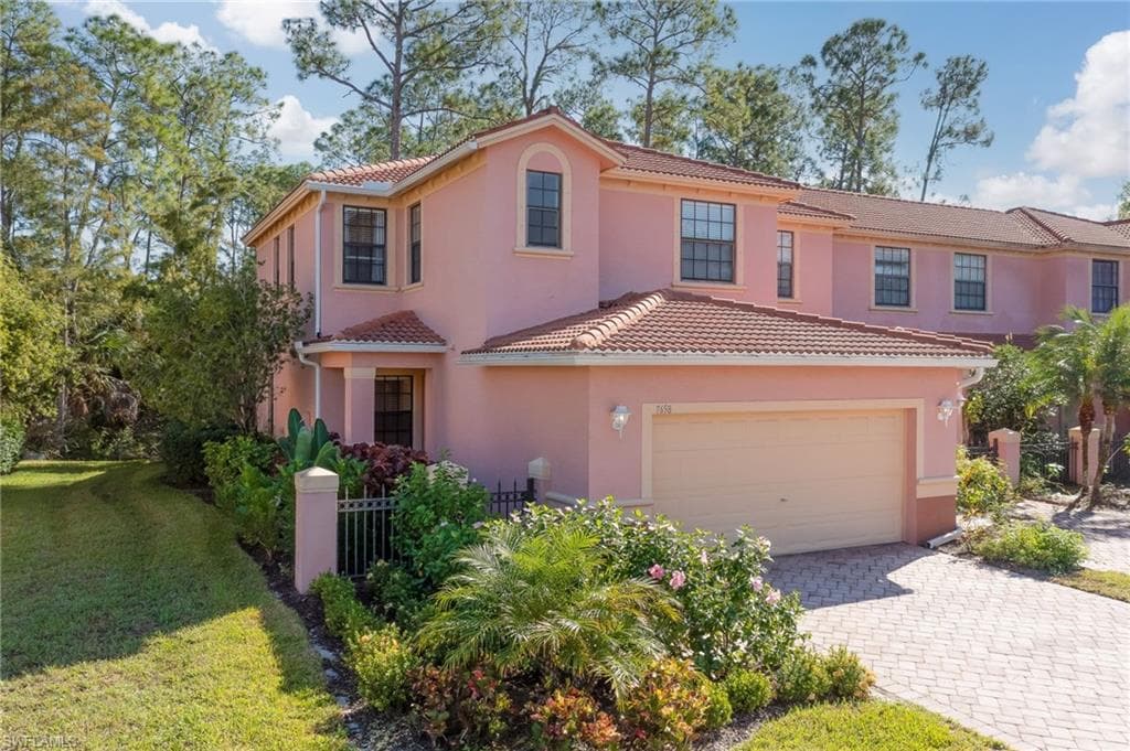 7658 Bristol CIR NAPLES, FL 34120