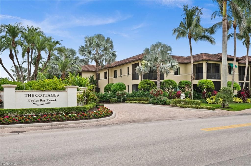 985 Sandpiper ST I-203 NAPLES, FL 34102