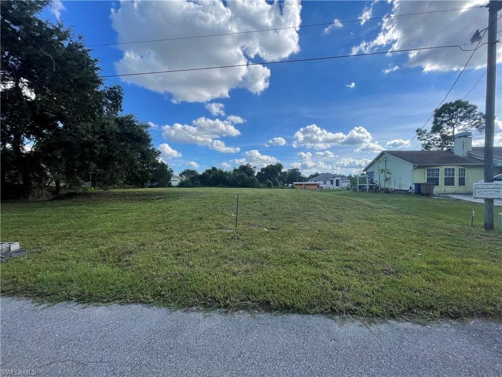 3719 18th ST W LEHIGH ACRES, FL 33971